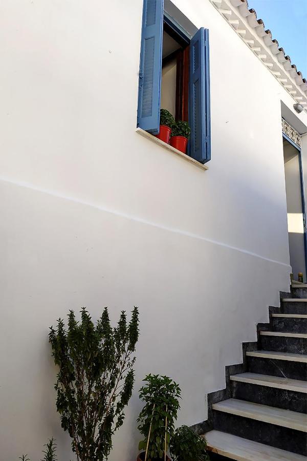 Ariadne,Traditional Apartment In Centre Of Poros Poros Town Exterior foto